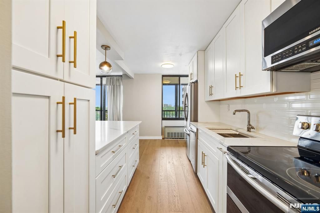 300 Winston Drive 923, Cliffside Park, NJ 07010