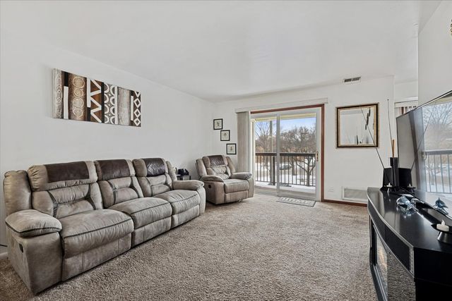 2013 Country Club Drive 22, Woodridge, IL 60517