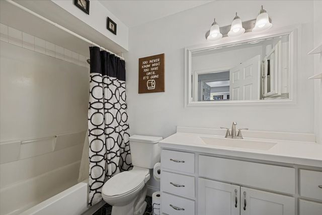 2013 Country Club Drive 22, Woodridge, IL 60517