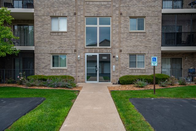 6810 Ridge Point Drive 1A, Oak Forest, IL 60452
