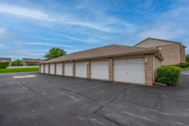 6810 Ridge Point Drive 1A, Oak Forest, IL 60452