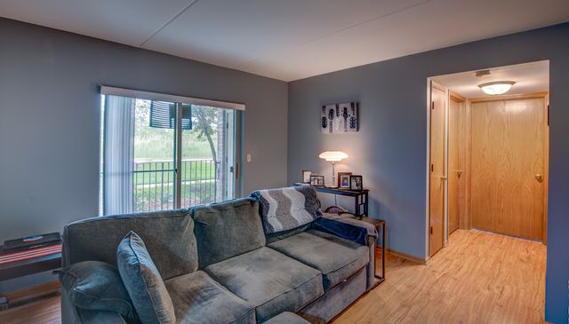 6810 Ridge Point Drive 1A, Oak Forest, IL 60452
