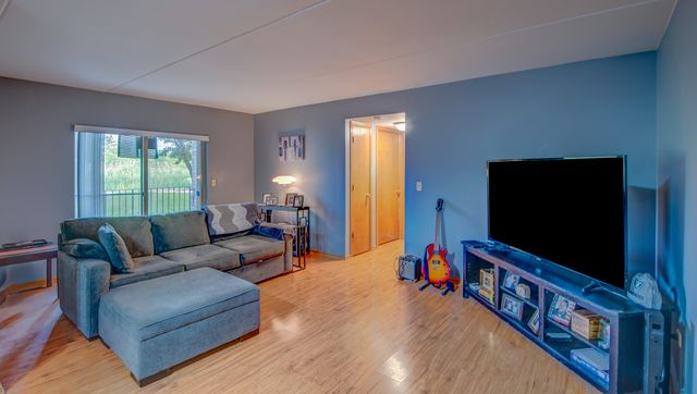6810 Ridge Point Drive 1A, Oak Forest, IL 60452