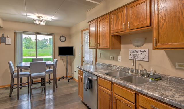 6810 Ridge Point Drive 1A, Oak Forest, IL 60452