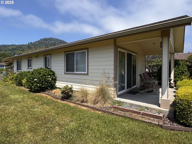 14674 WOLLAM Rd, Brookings, OR 97415