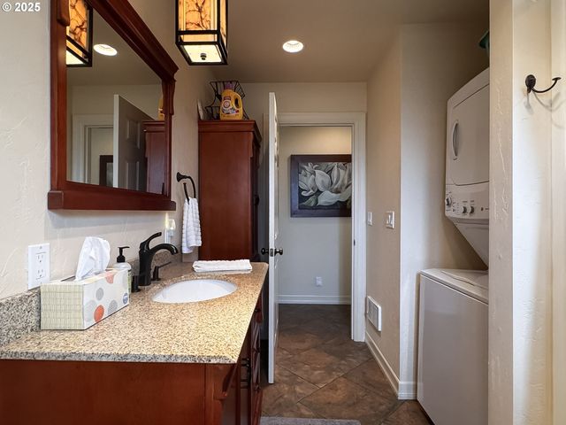 14674 WOLLAM Rd, Brookings, OR 97415