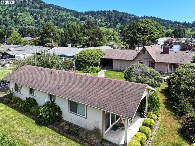 14674 WOLLAM Rd, Brookings, OR 97415