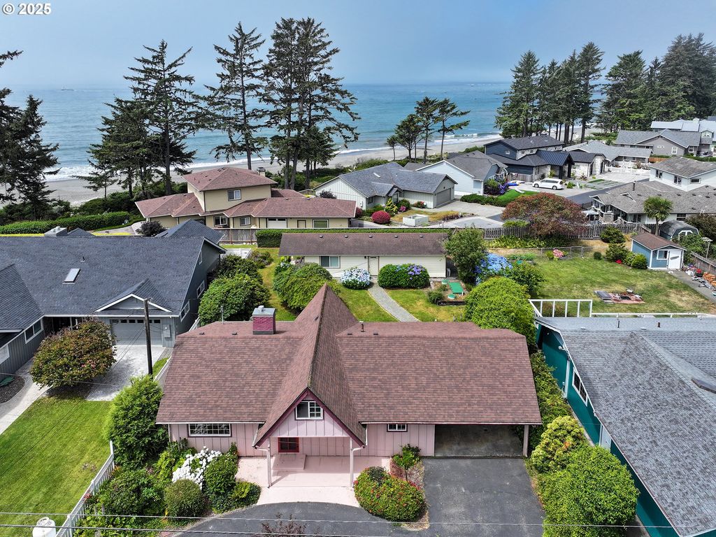 14674 WOLLAM Rd, Brookings, OR 97415