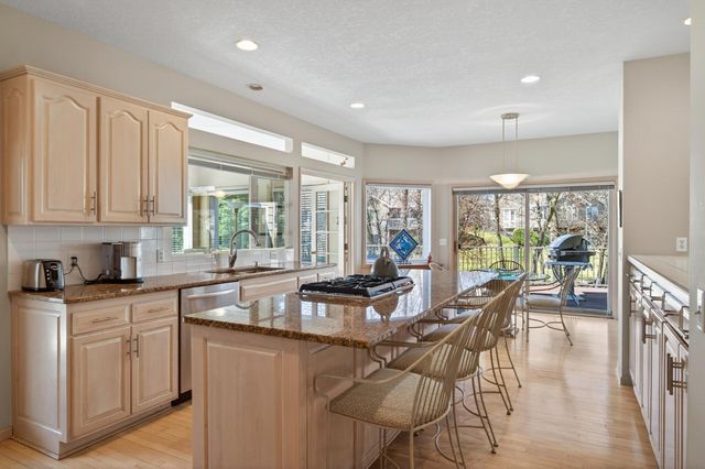 16215 37th Avenue N, Plymouth, MN 55446