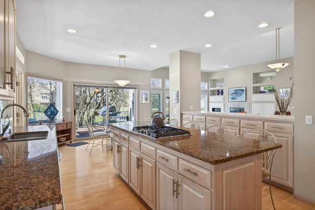 16215 37th Avenue N, Plymouth, MN 55446