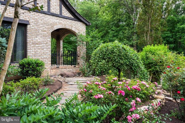 10217 CEDAR POND DR, Vienna, VA 22182