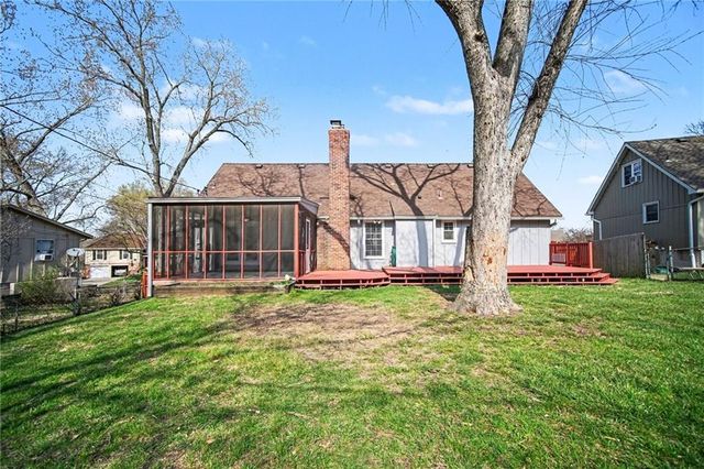 9706 Melrose Drive, Overland Park, KS 66214