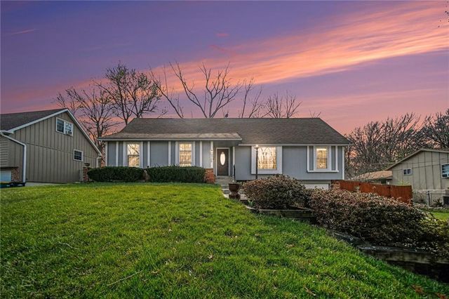 9706 Melrose Drive, Overland Park, KS 66214