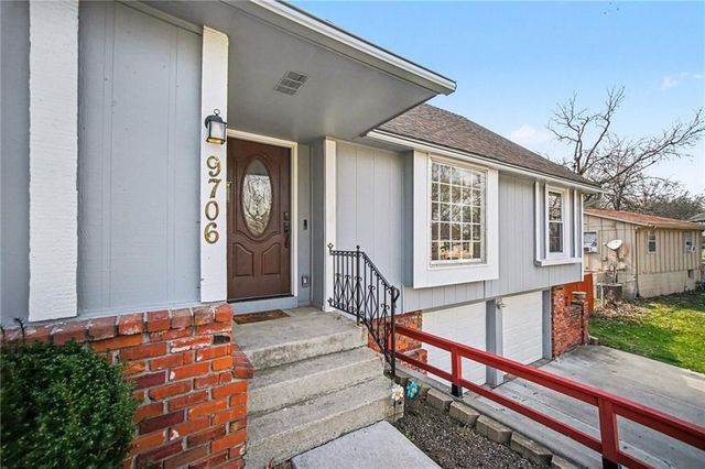 9706 Melrose Drive, Overland Park, KS 66214