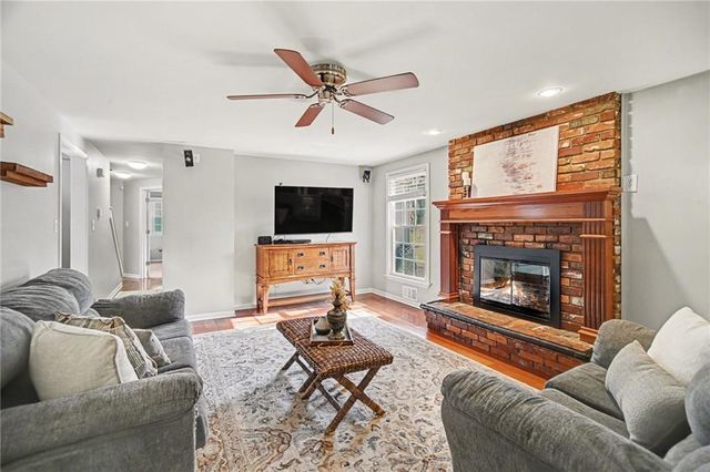 9706 Melrose Drive, Overland Park, KS 66214