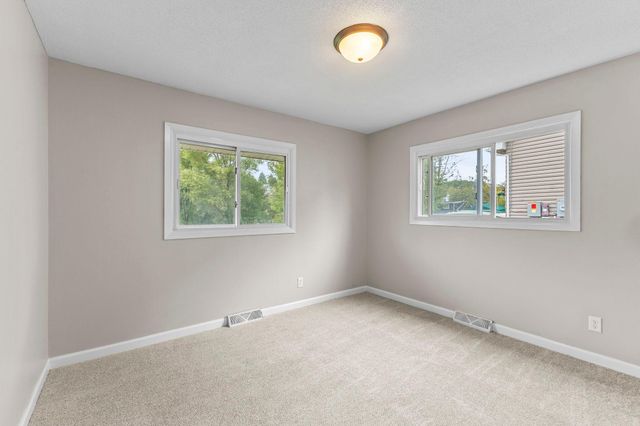 1435 56th Street E, Inver Grove Heights, MN 55077