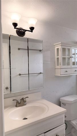 5100 W Flagler St 204, Miami, FL 33134