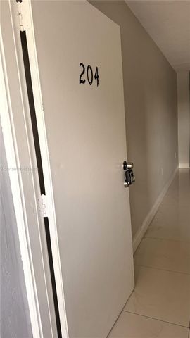 5100 W Flagler St 204, Miami, FL 33134