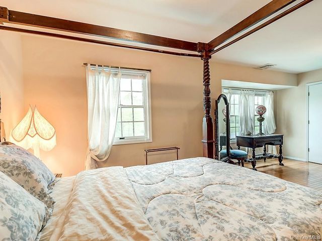 39 State Route 211, Cuddebackville, NY 12729