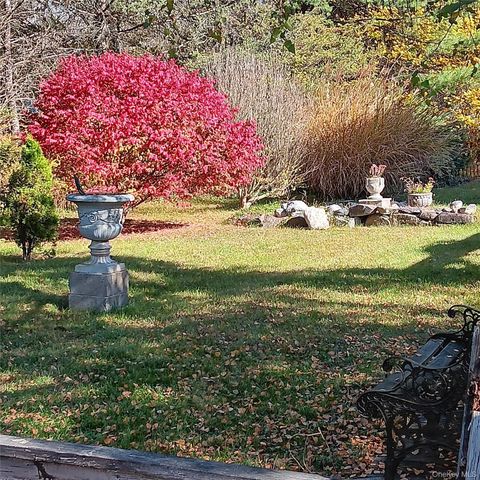 39 State Route 211, Cuddebackville, NY 12729