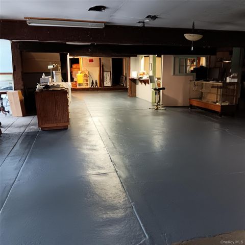 39 State Route 211, Cuddebackville, NY 12729