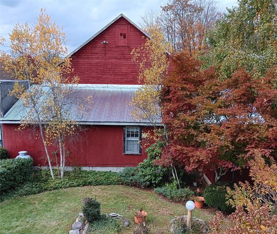 39 State Route 211, Cuddebackville, NY 12729