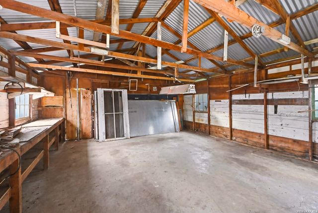1043 STEVES AVE, San Antonio, TX 78210