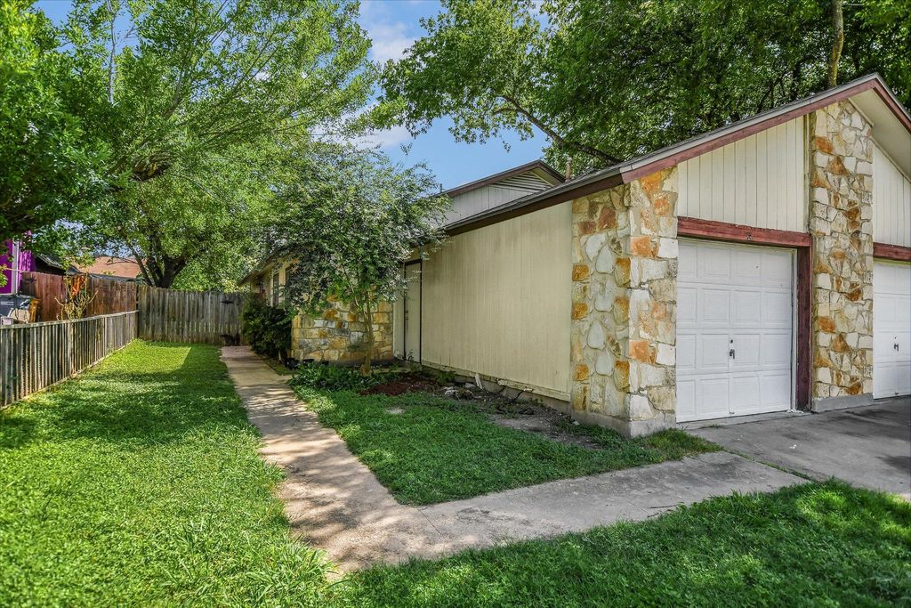 1218 TARTAN LN A, Austin, TX 78753