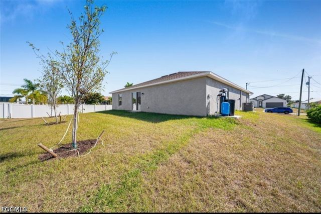 2912 NW 5th PL, Cape Coral, FL 33993