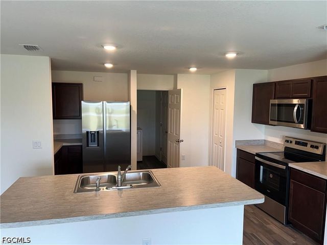 2912 NW 5th PL, Cape Coral, FL 33993