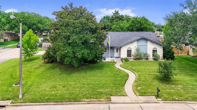 5451 Appleblossom Lane, Friendswood, TX 77546