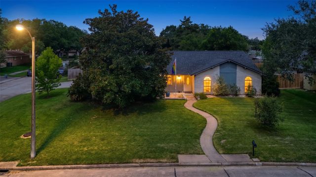 5451 Appleblossom Lane, Friendswood, TX 77546