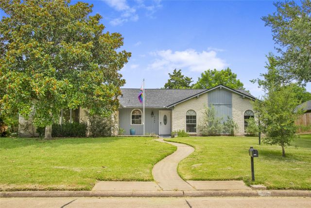 5451 Appleblossom Lane, Friendswood, TX 77546