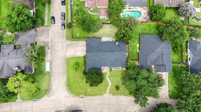 5451 Appleblossom Lane, Friendswood, TX 77546