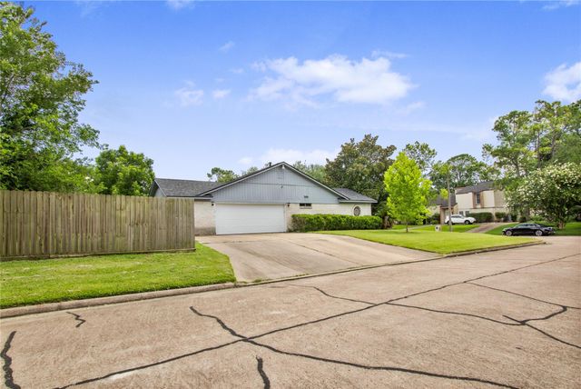 5451 Appleblossom Lane, Friendswood, TX 77546