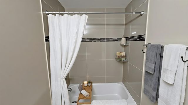 7400 Bellerive Drive 1204, Houston, TX 77036