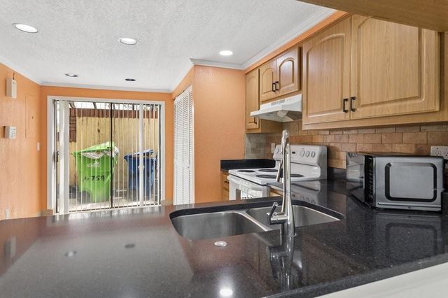 4759 NW 90th Avenue, Sunrise, FL 33351