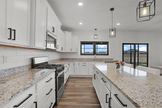 7118 Lost Oak Drive, Edwardsville, IL 62025