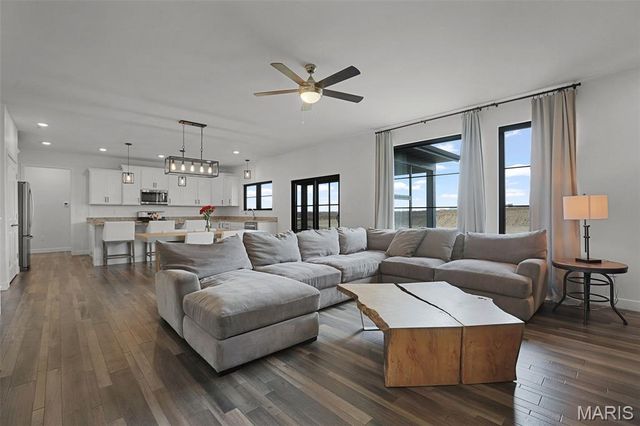 7118 Lost Oak Drive, Edwardsville, IL 62025