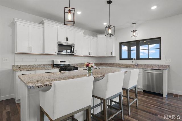 7118 Lost Oak Drive, Edwardsville, IL 62025