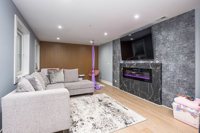 101 N Schoenbeck Road, Prospect Heights, IL 60070