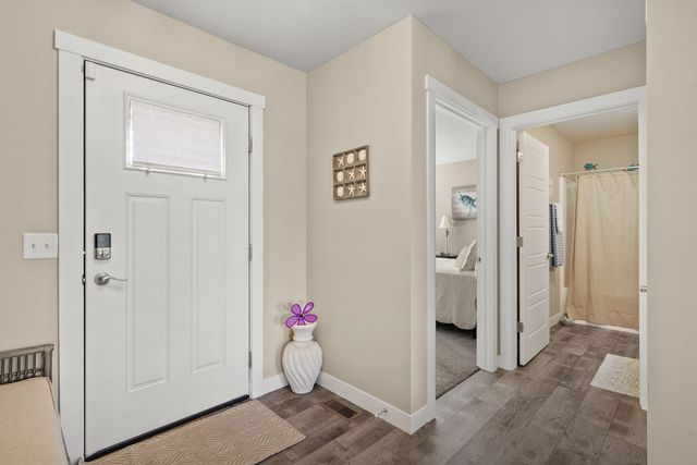6323 College Avenue, Davenport, IA 52807