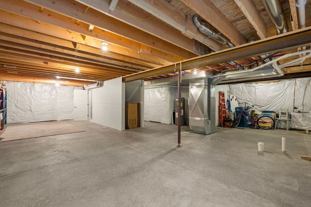 6323 College Avenue, Davenport, IA 52807