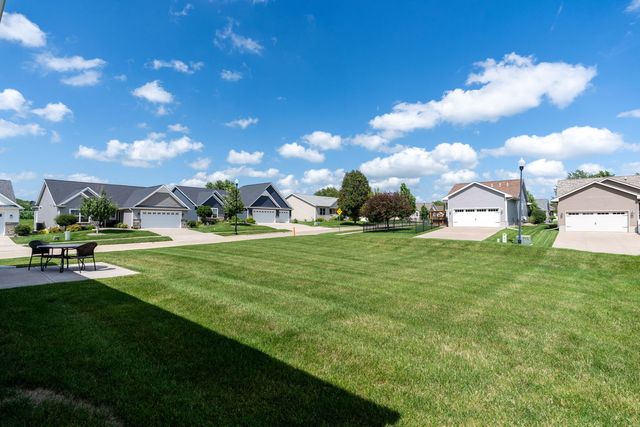 6323 College Avenue, Davenport, IA 52807