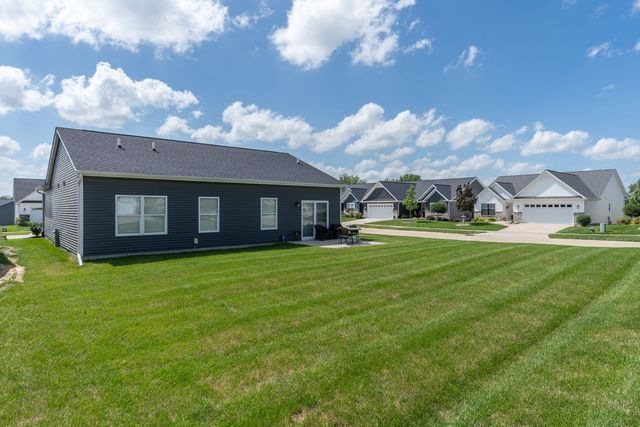 6323 College Avenue, Davenport, IA 52807