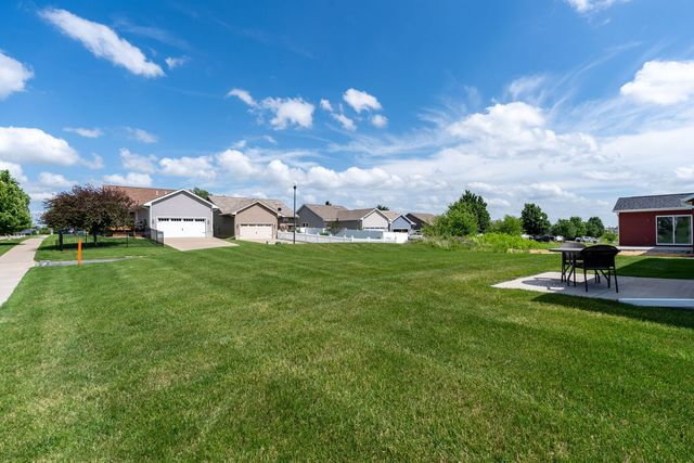 6323 College Avenue, Davenport, IA 52807