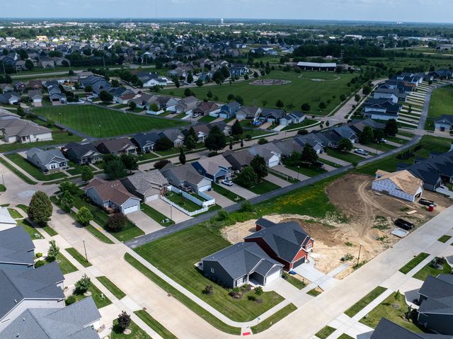 6323 College Avenue, Davenport, IA 52807