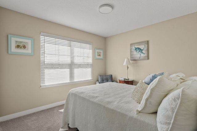 6323 College Avenue, Davenport, IA 52807