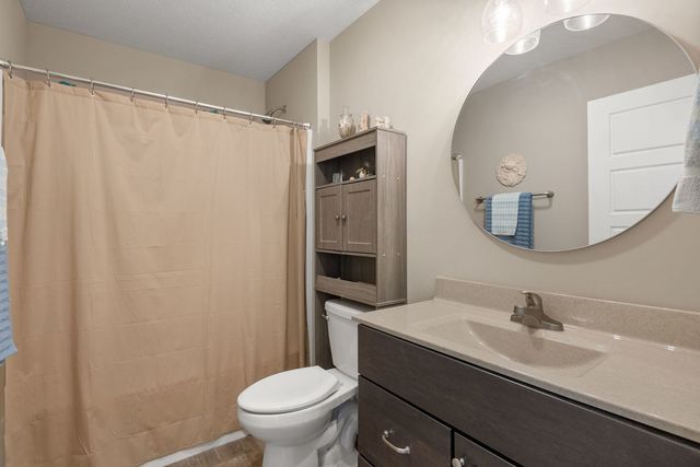 6323 College Avenue, Davenport, IA 52807