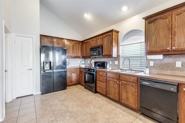 5812 Minnow Drive, Fort Worth, TX 76179